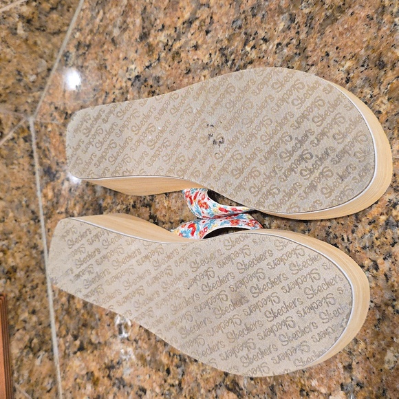 Skechers Floral Sandals - SZ 9.5 - Picture 7 of 9